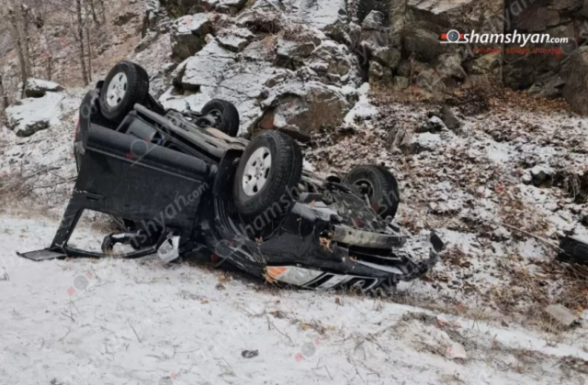 Դիլիջան-Վանաձոր ճանապարհին «Nissan Pathfinder»-ը դուրս է եկել երթևեկելի գոտուց, բախվել քարերին և գլխիվայր շրջվել